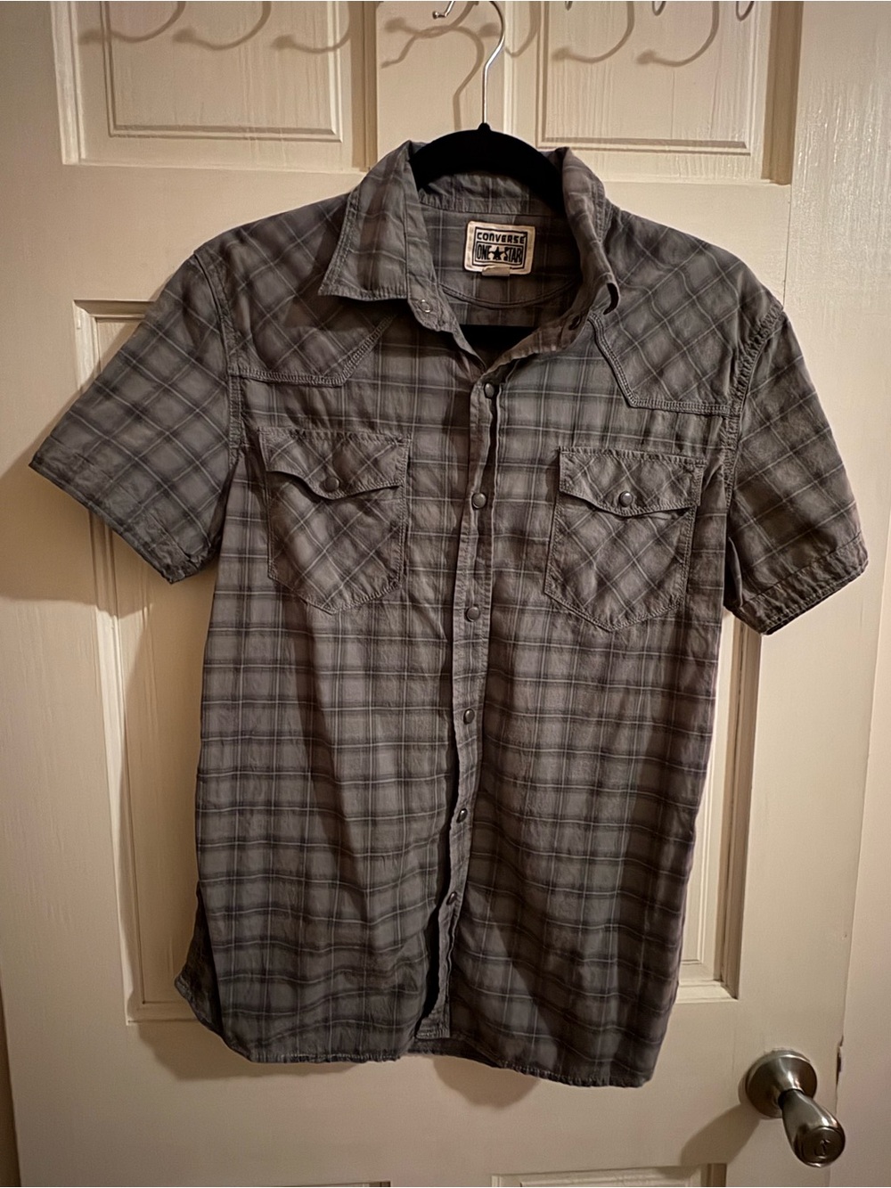 Converse Men's Gray Plaid Short-Sleeve Button-Down Shirt